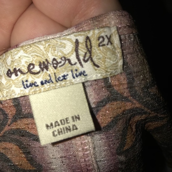 Beautiful multi colored top - Picture 2 of 2